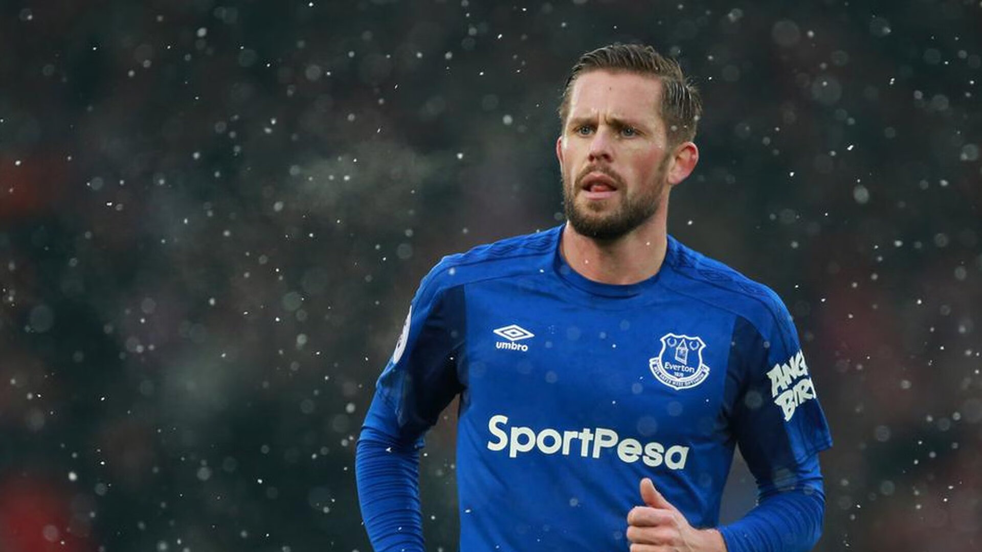 开云体育直播-霍勒迪突破制造杀伤雄鹿保持领先，霍勒迪强壮吗